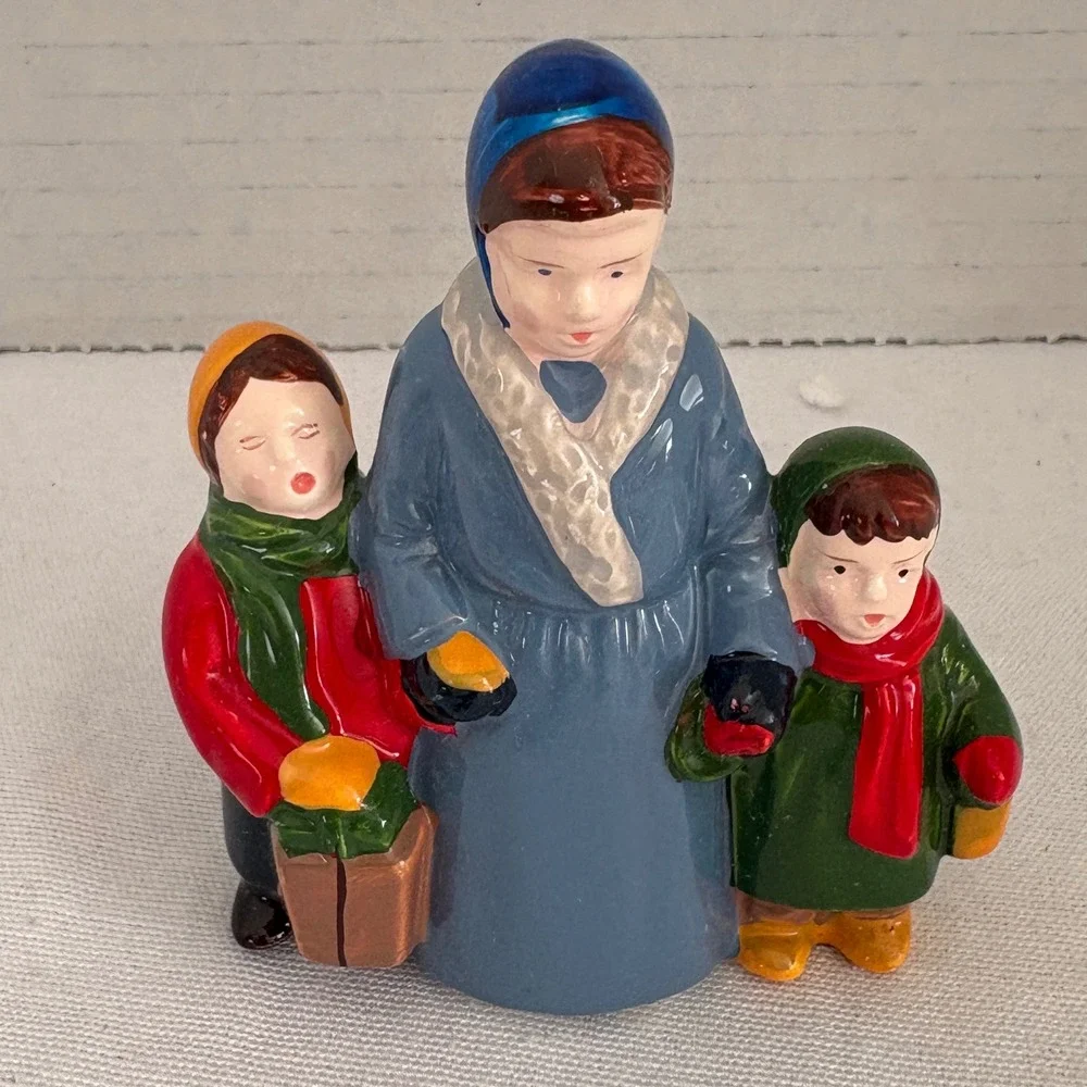 Department 56 Heritage Village Mother and Children Christmas Figurine‎ Blue Coat